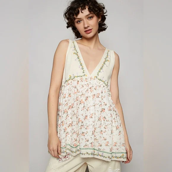 #038 POL Floral Embroidered V-Neck Top - Picture 2 of 6